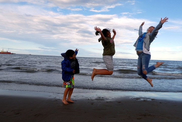 © Mit meinen Geschwistern am Strand