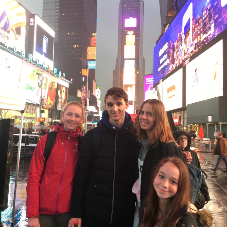 Gruppenbild auf dem Times Square  | © Tim Bauer