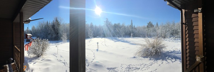 weiße Schneelandschaft und Sonnenschein | © Aaron Lohoff