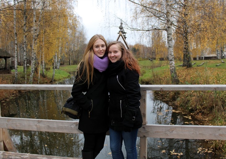 © Dascha und ich in Kostroma bei einer Fuehrung