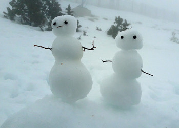 zwei kleine Schneemänner  | © Jana Vonderlin
