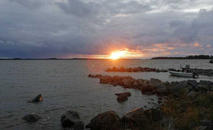 Sonne geht im Meer unter  | © Jule Kralik