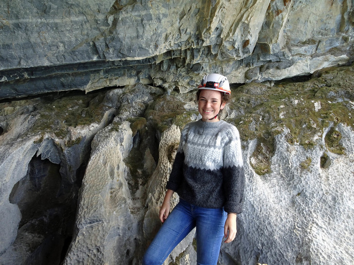 Luise in der Höhle  | © Luise Bachtler