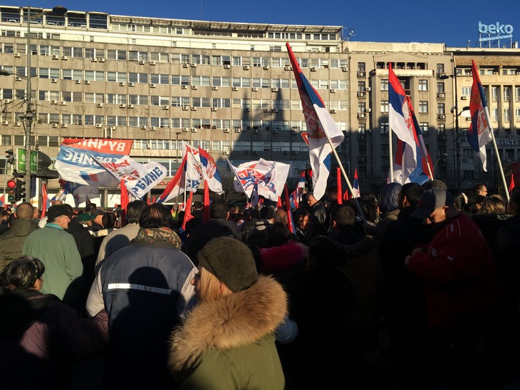 Proteste gegen und für die Regierung in Serbien | © Timon Baral
