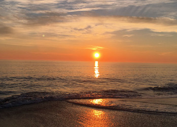 Sonnenaufgang im Meer  | © Tim Bauer 