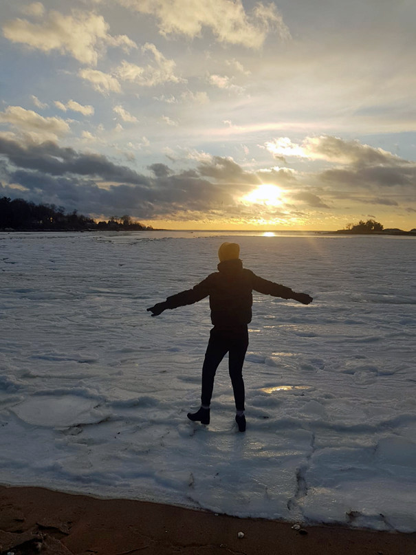 Ich auf dem zugefrorenen Meer laufend... | © Leandra Ebel