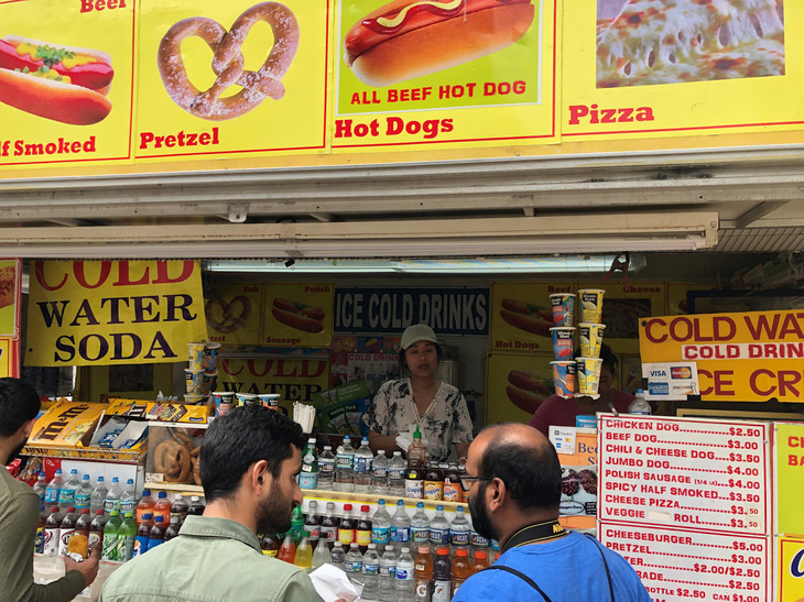 Hot Dog Stand  | © Leandra Ebel