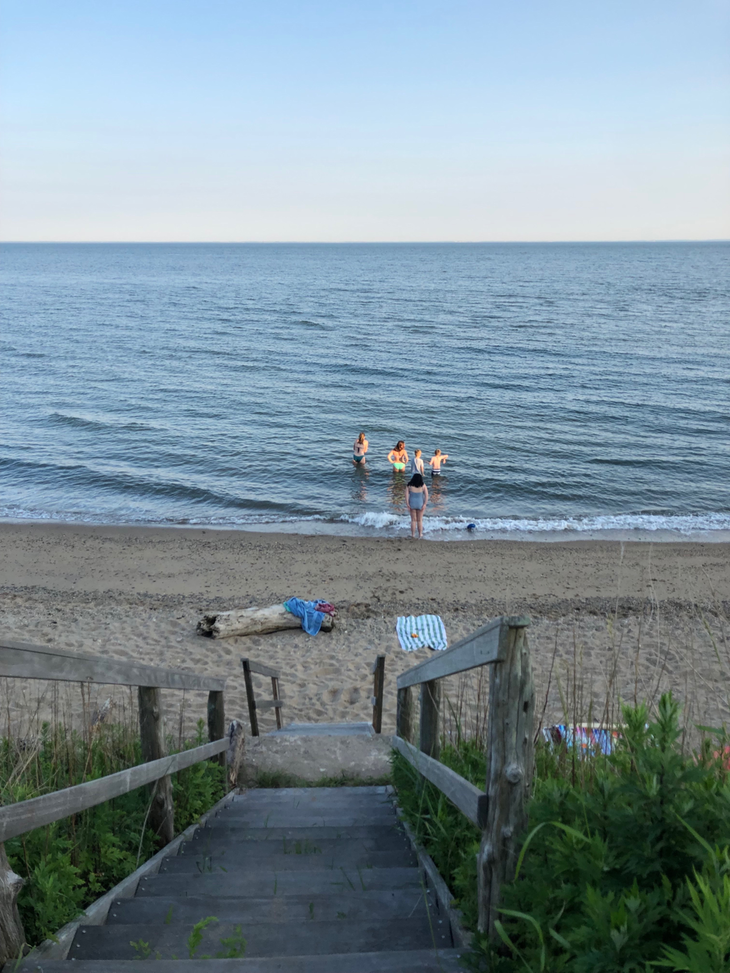 Steg führt zum Strand  | © Leandra Ebel