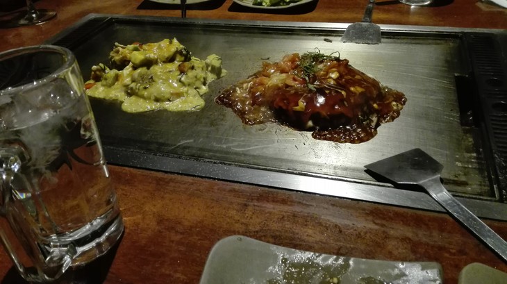 Unser Abendessen, Okonomiyaki. Eine Spezialität Osakas | © Sophie Gemmar