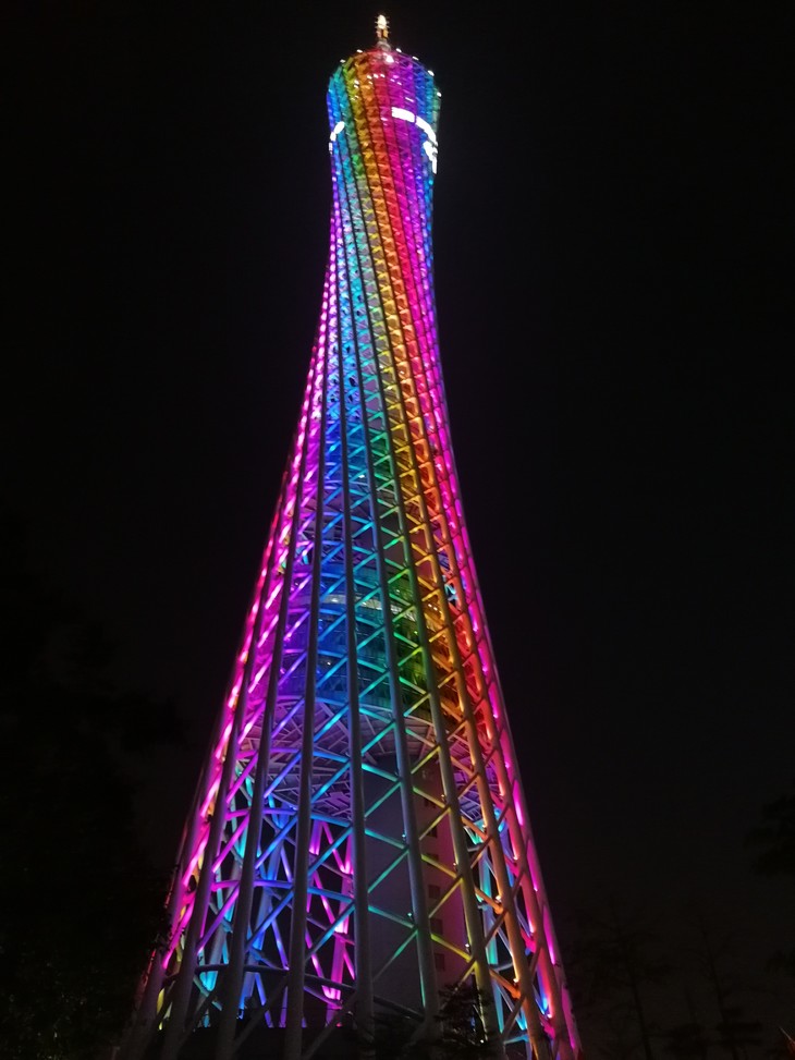 Der Canton Tower der mit 604 Metern die Skyline Guangzhou's bestimmt | © David Grimm