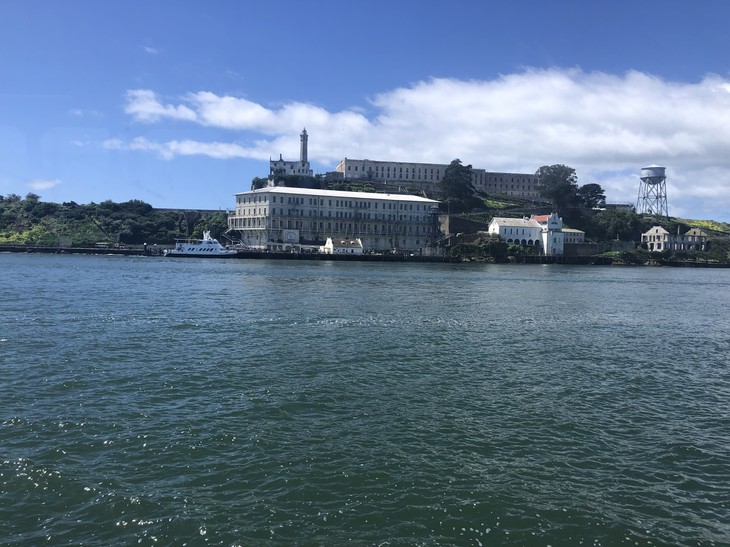 Blick vom Boot auf die Küste  | © Laurentien Huthert