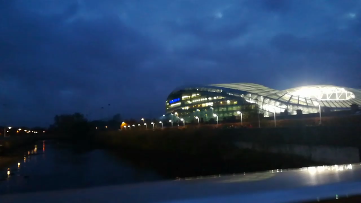 großes, modernes Stadium | © Johanna Kober