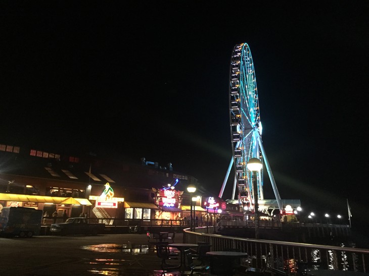 beleuchtetes Riesenrad  | © Kiara Tanackovic