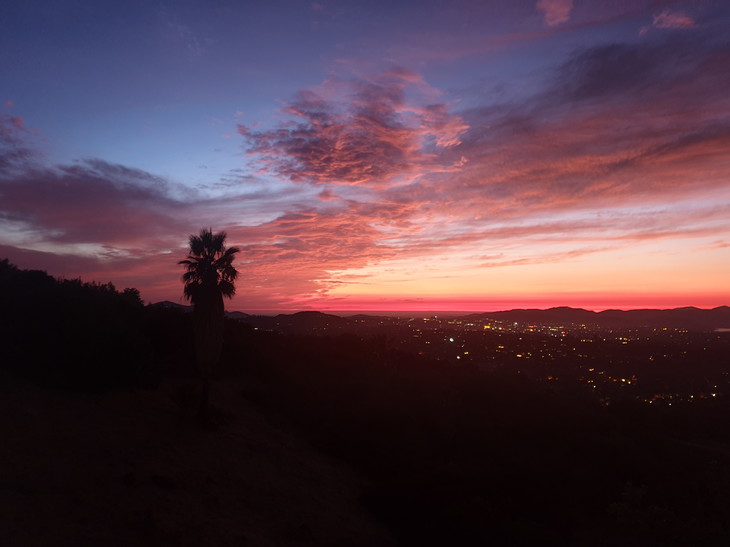 lila rosa Sonnenuntergang  | © Alina Hobert