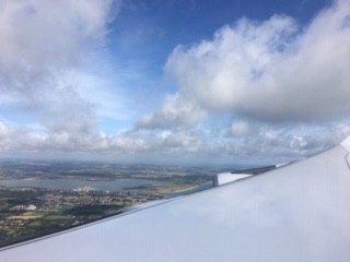 Wolken aus dem Flugzeugfenster  | © Anna Eisenberg