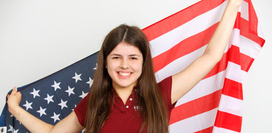 Fiona mit USA Flagge  | © Fiona Hülsenbeck