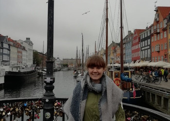 Ich mit Nyhavn im Hintergrund. | © Lina Hoffmann