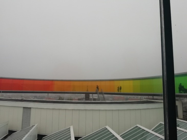 Wand in Regenbogenfarben  | © Lina Hoffmann