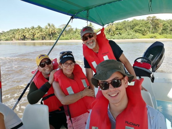 Gemeinsamer Ausflug mit dem Motorboot | © Simon Mai