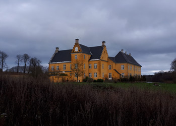 Blick auf großes Anwesen | © Lena Frohn