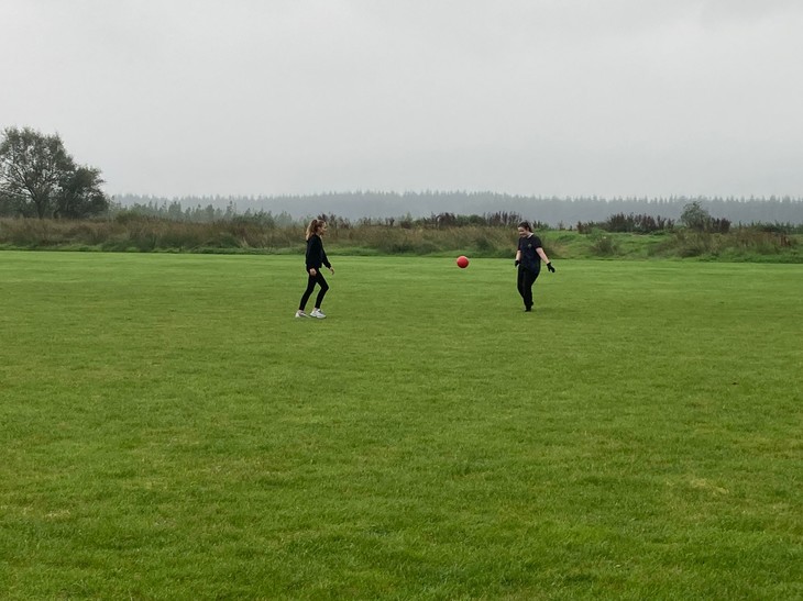 Beim Ballspielen | © Neela Pommerening