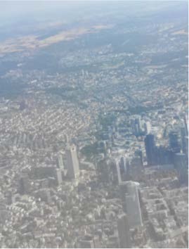 Blick aus dem Flugzeugfenster | © Lando Roth