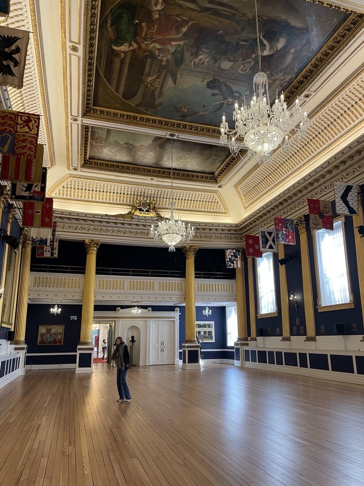 Dublin Castle: In diesem Saal findet alle sieben Jahre die Amtseinführung der Präsidentin oder des Präsidenten von Irland statt.  | © Marie Wolf