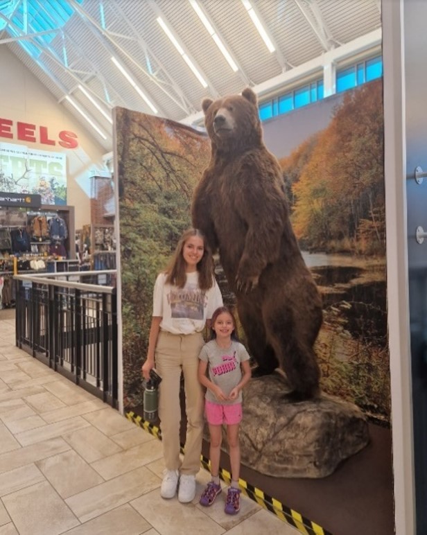 bei Scheels, einem riesigen Kaufhaus, das eine Mischung aus Einkaufsmärkten, Freizeitpark und Kirmes ist  | © Sophie Götz