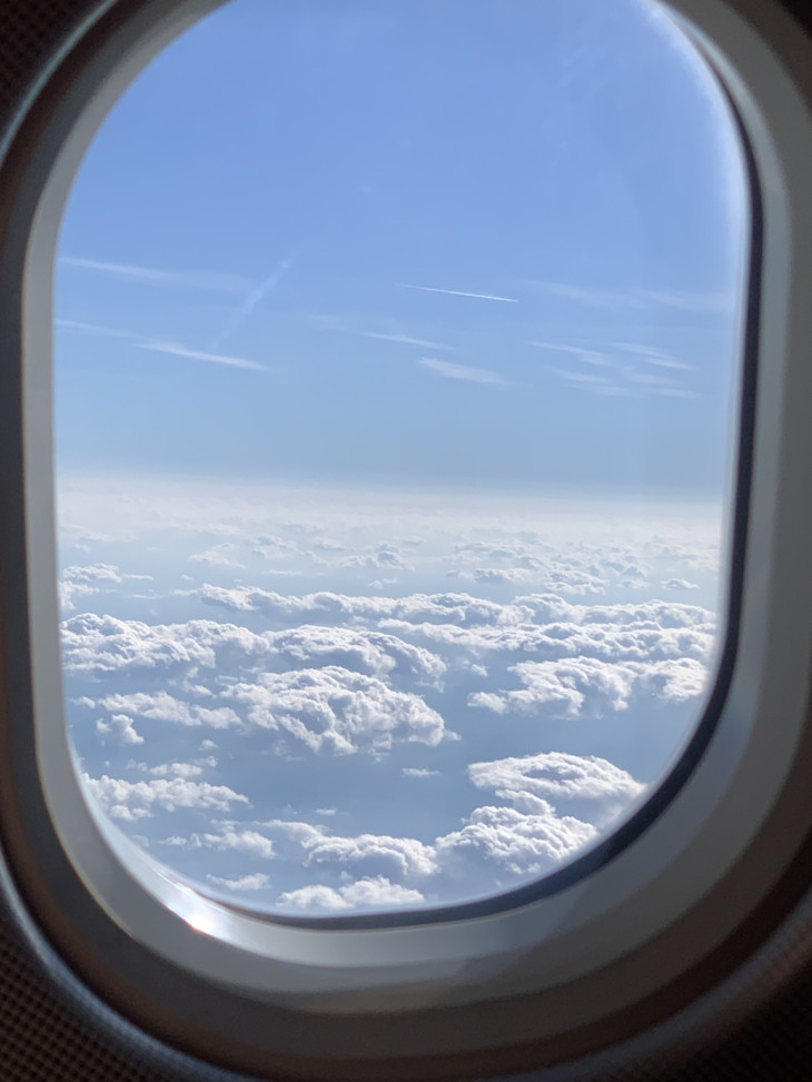 Blick aus dem Flieger auf die Wolken  | © Fabienne Walter 