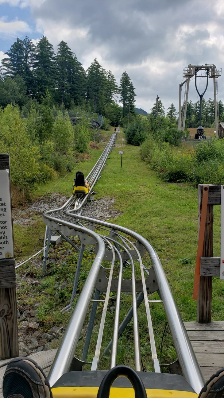 Rodelbahn fährt den Berg hoch  | © Fabienne Walter 