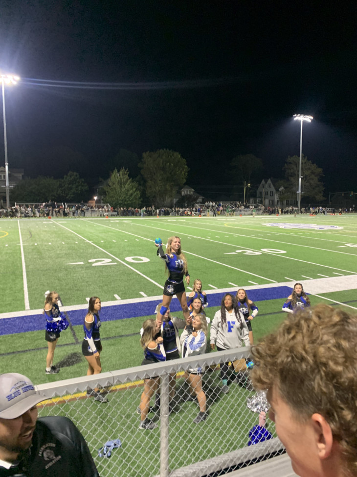 Cheerleader bauen eine Pyramide  | © Fabienne Walter 