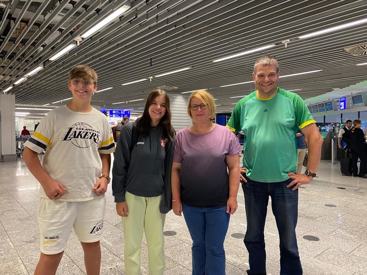 Gruppenbild einer vierköpfigen Familie  | © Ronja Kretner 